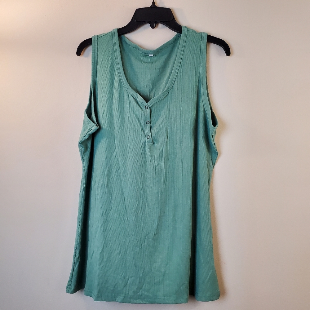 2 XL sleeveless green shirt
